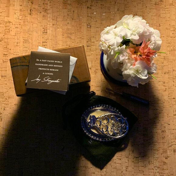 Jay Strongwater opalescent white oval frame with brilliant Swarovski chrystals - Picture 8 of 14